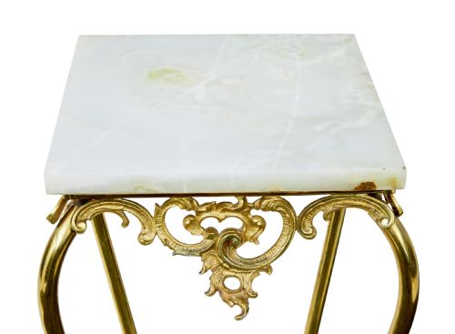20TH CENTURY CHISELED BRASS AND OYNX PEDESTAL TABLE - ADDITIONAL PHOTO 2