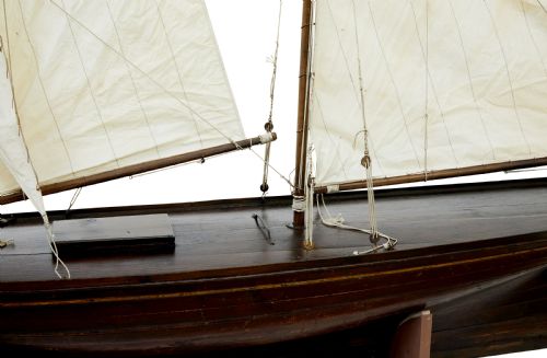 LATE 19TH CENTURY SCALE MODEL OF A WOODEN BOAT - ADDITIONAL PHOTO 6
