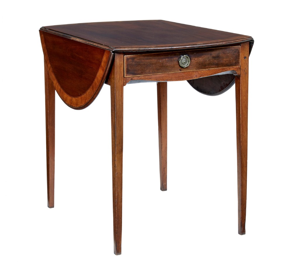 A 19th-century Regency mahogany Pembroke table featuring two hinged drop leaves, a single frieze drawer with a brass handle, and four tapered square legs.