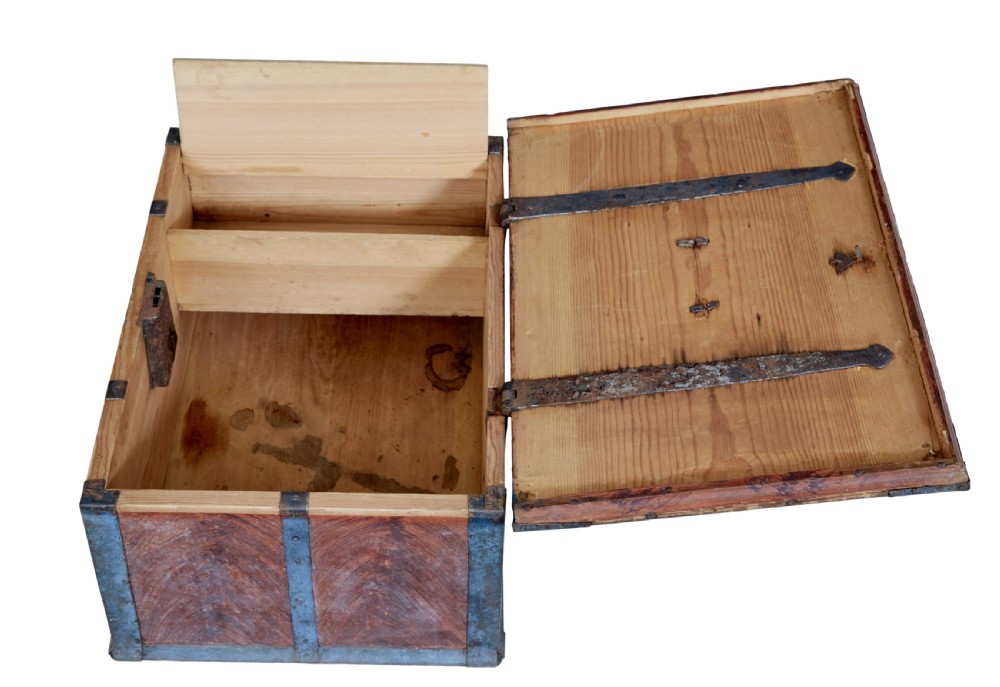 An antique rectangular Swedish wooden box featuring a reddish brown finish with blue painted metal corner straps, a floral lid design, and the painted date 1806. View IV