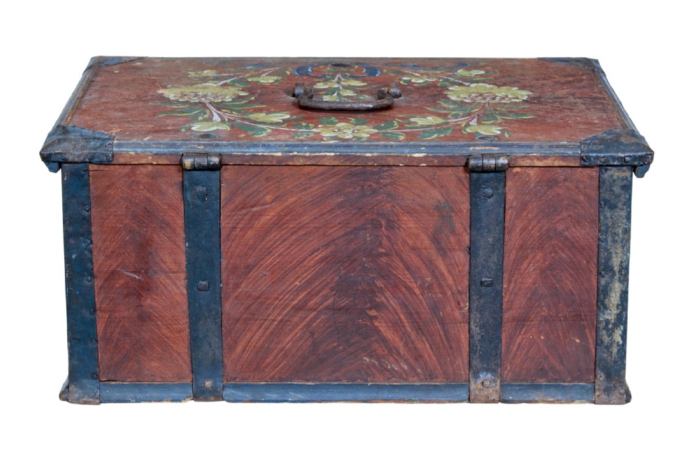 An antique rectangular Swedish wooden box featuring a reddish brown finish with blue painted metal corner straps, a floral lid design, and the painted date 1806. View VIII