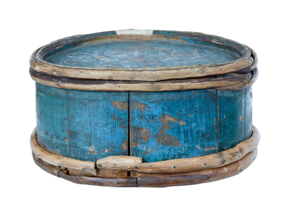 A mid-19th century oval Swedish wooden water carrier featuring blue paint, white hand-script lettering, bentwood hoops, and a wooden stopper. View VI