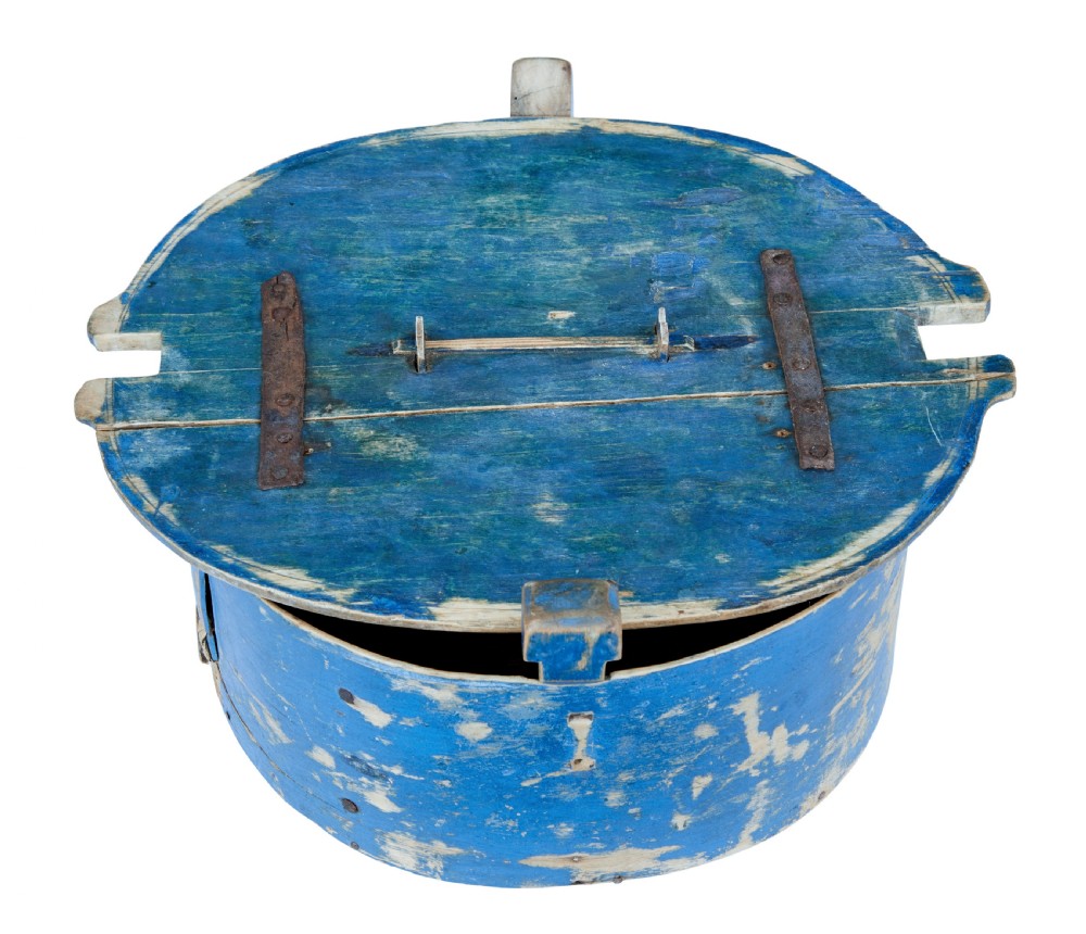 A 19th-century oval wooden tine box featuring distressed blue paint, vertical end pegs, a bentwood top handle, and root lacing. View IV