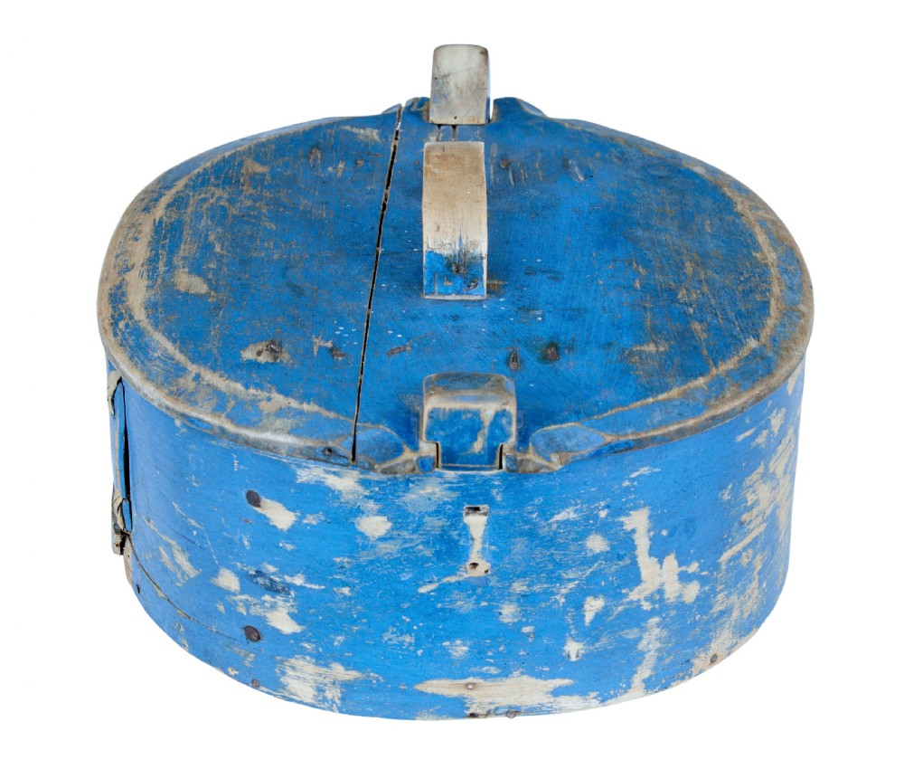 A 19th-century oval wooden tine box featuring distressed blue paint, vertical end pegs, a bentwood top handle, and root lacing. View V