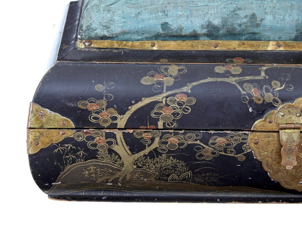 A 19th-century black lacquered jewellery box decorated with gilded botanical motifs, an ornate brass clasp, and a pale blue padded silk top. View VIII