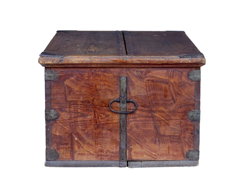 An early 19th-century Swedish pine blanket box featuring white hand-painted initials, the date 1816, star motifs, and hand-forged iron fittings. View IV