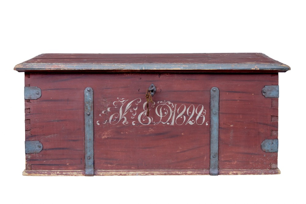 A 19th-century red-painted pine blanket box featuring white hand-painted script dated 1828 and wrought iron corner brackets. View III