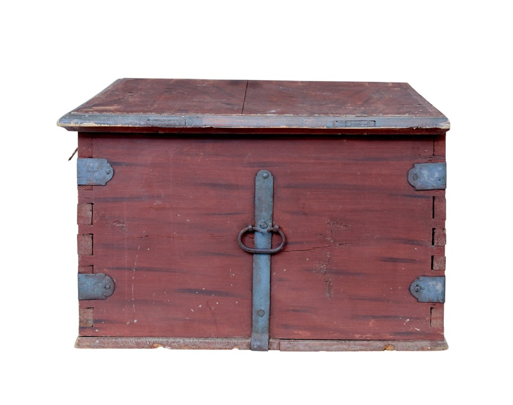 A 19th-century red-painted pine blanket box featuring white hand-painted script dated 1828 and wrought iron corner brackets. View IV