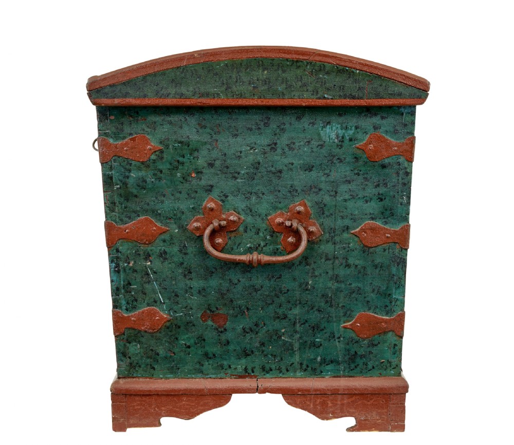 MID 19TH CENTURY HAND PAINTED SWEDISH OAK COFFER View III