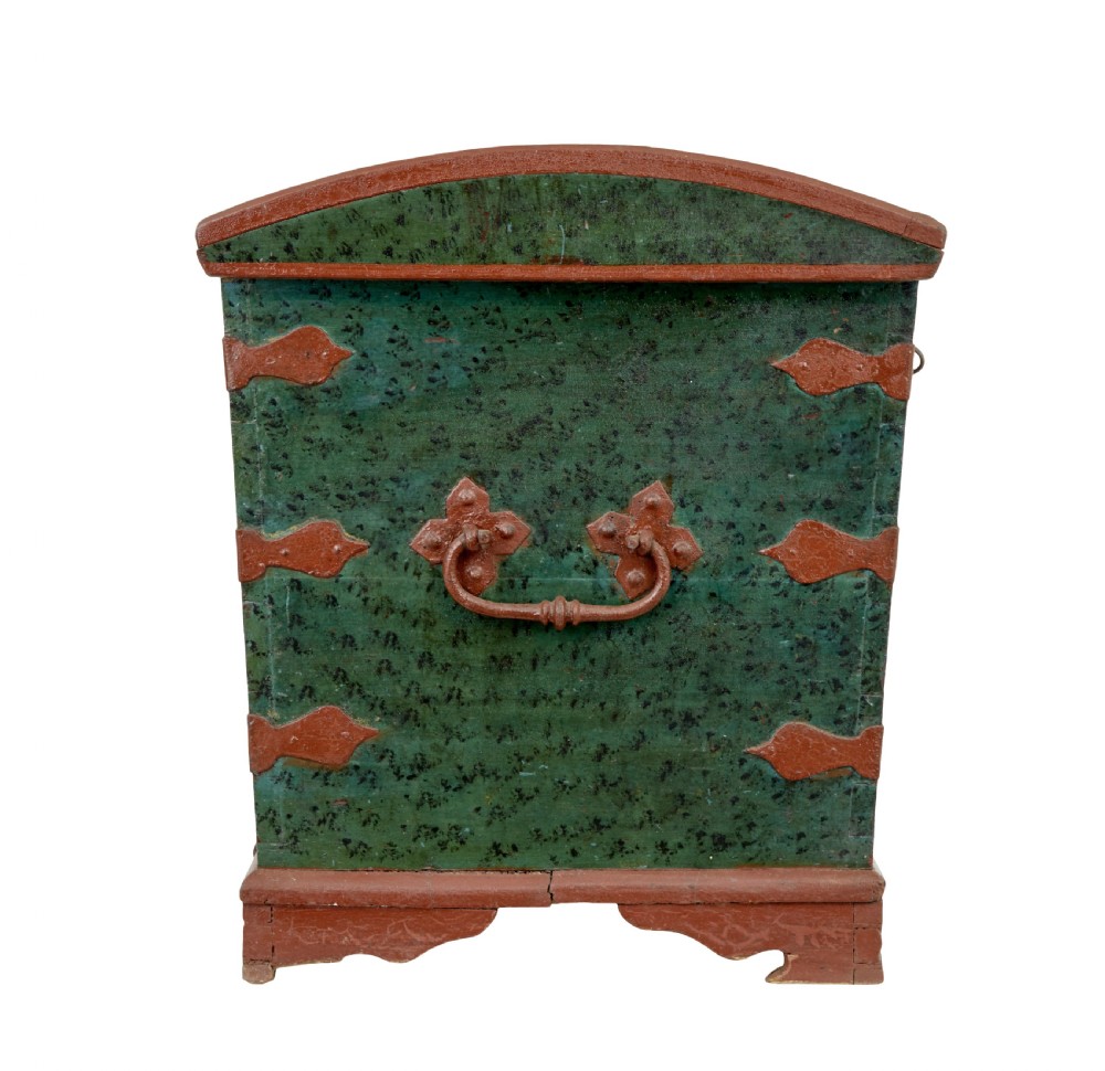MID 19TH CENTURY HAND PAINTED SWEDISH OAK COFFER View V