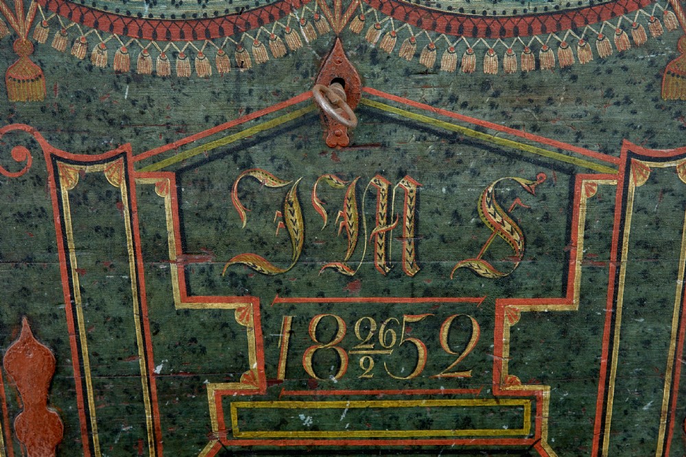 MID 19TH CENTURY HAND PAINTED SWEDISH OAK COFFER View VI