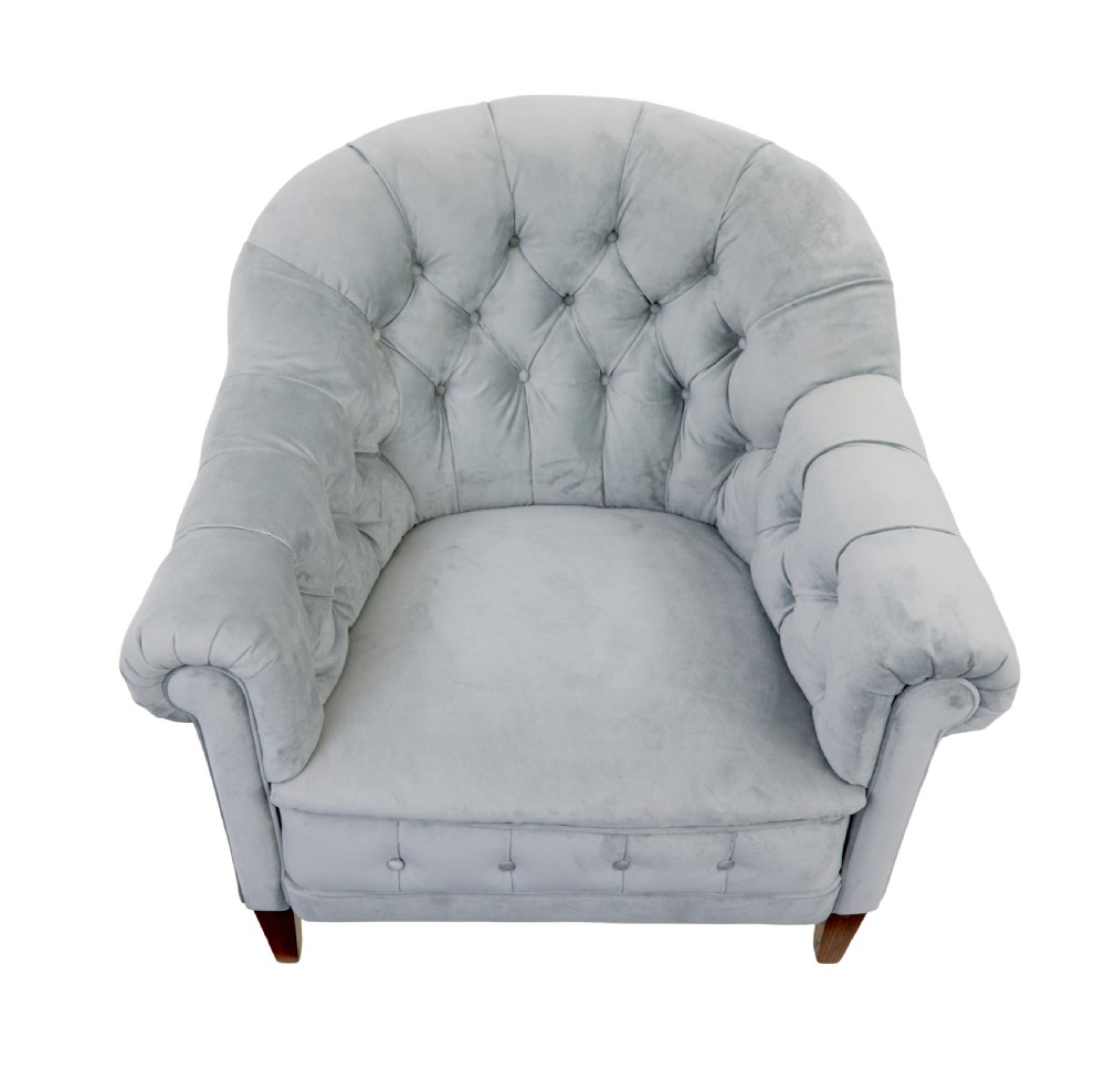 An early 20th-century three-piece suite comprising a two-seater sofa and two matching armchairs upholstered in light grey deep-buttoned velvet with tapered wooden legs. View XIV