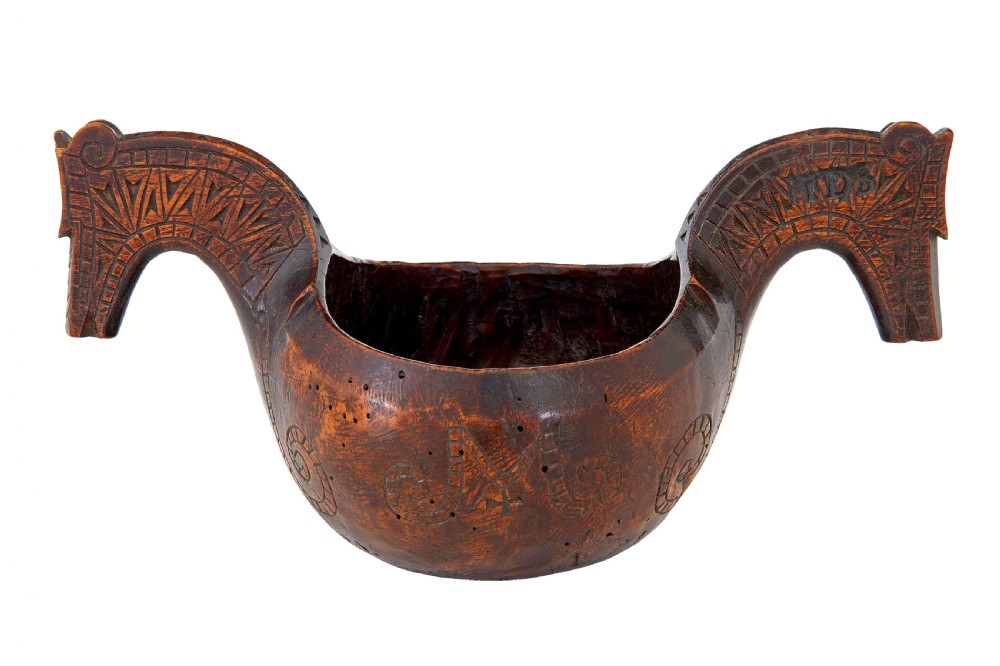 18TH CENTURY NORWEGIAN CARVED KASA ALE CUP
