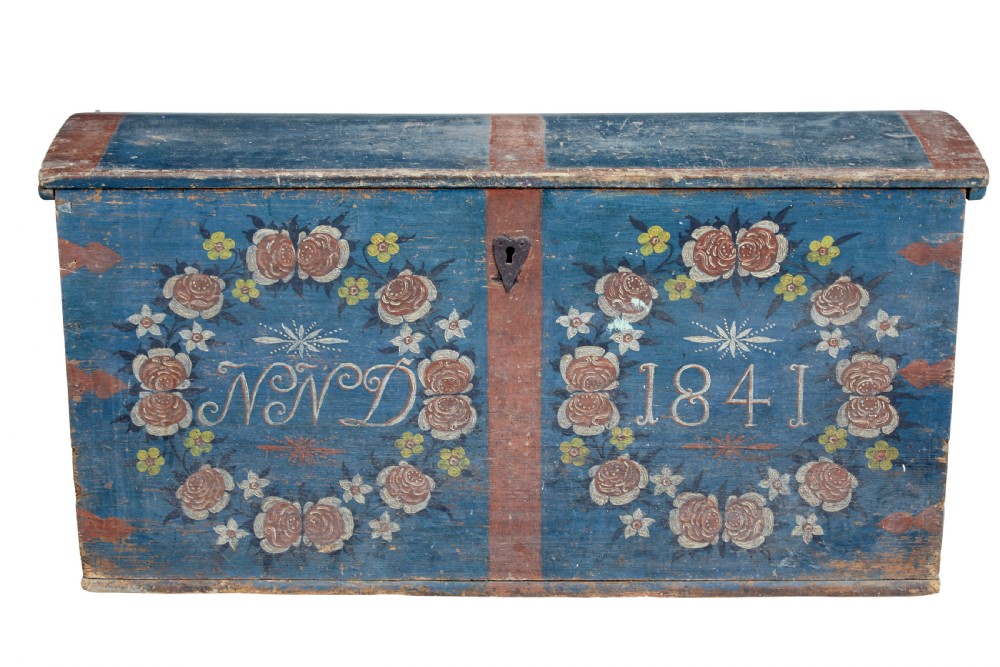 A 19th-century Swedish blue-painted pine coffer featuring hand-painted floral wreaths, a keyhole escutcheon, the date 1841, and initials NND.