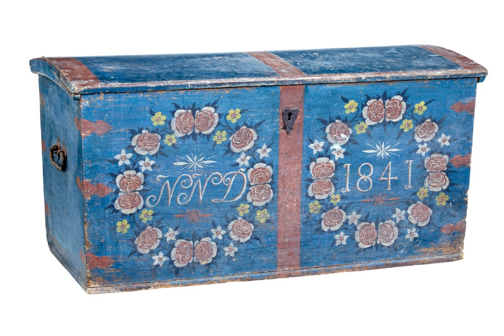 A 19th-century Swedish blue-painted pine coffer featuring hand-painted floral wreaths, a keyhole escutcheon, the date 1841, and initials NND. View III
