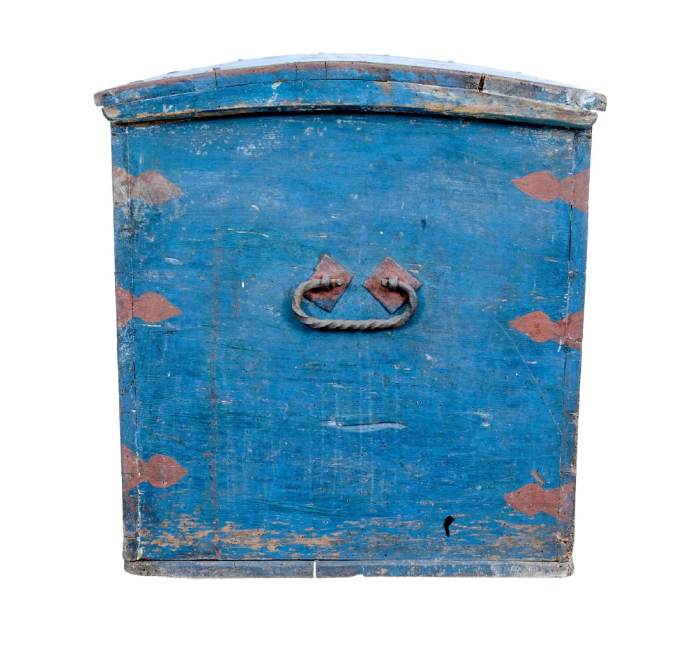 A 19th-century Swedish blue-painted pine coffer featuring hand-painted floral wreaths, a keyhole escutcheon, the date 1841, and initials NND. View IV