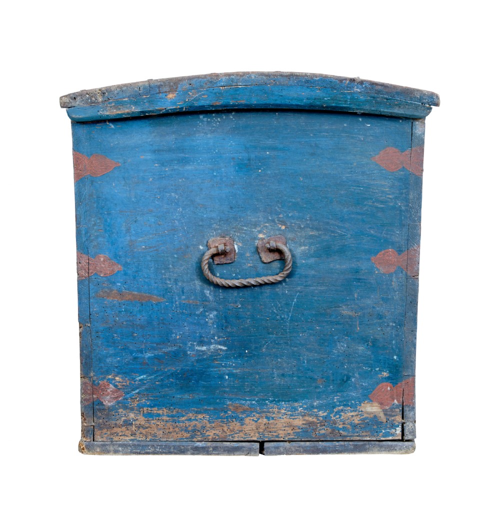 A 19th-century Swedish blue-painted pine coffer featuring hand-painted floral wreaths, a keyhole escutcheon, the date 1841, and initials NND. View VI