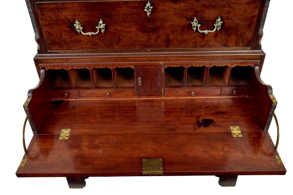 An early nineteenth-century Georgian mahogany chest on chest featuring bracket feet, brass swan-neck handles, and two stacked sections of graduated drawers. View X