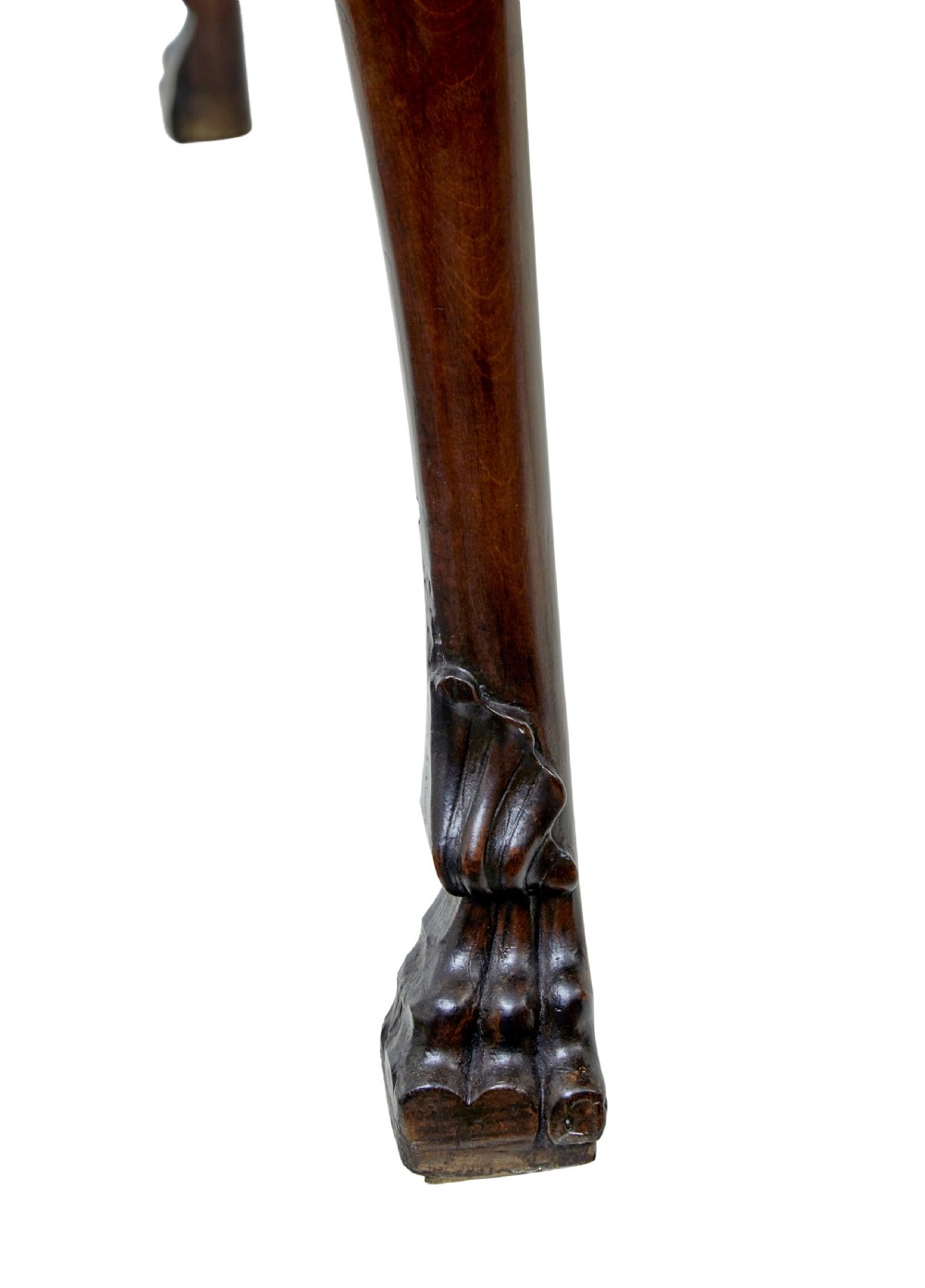 An early nineteenth-century Irish mahogany serving table with a carved central shell motif, scalloped frieze, cabriole legs, and carved feet. View X