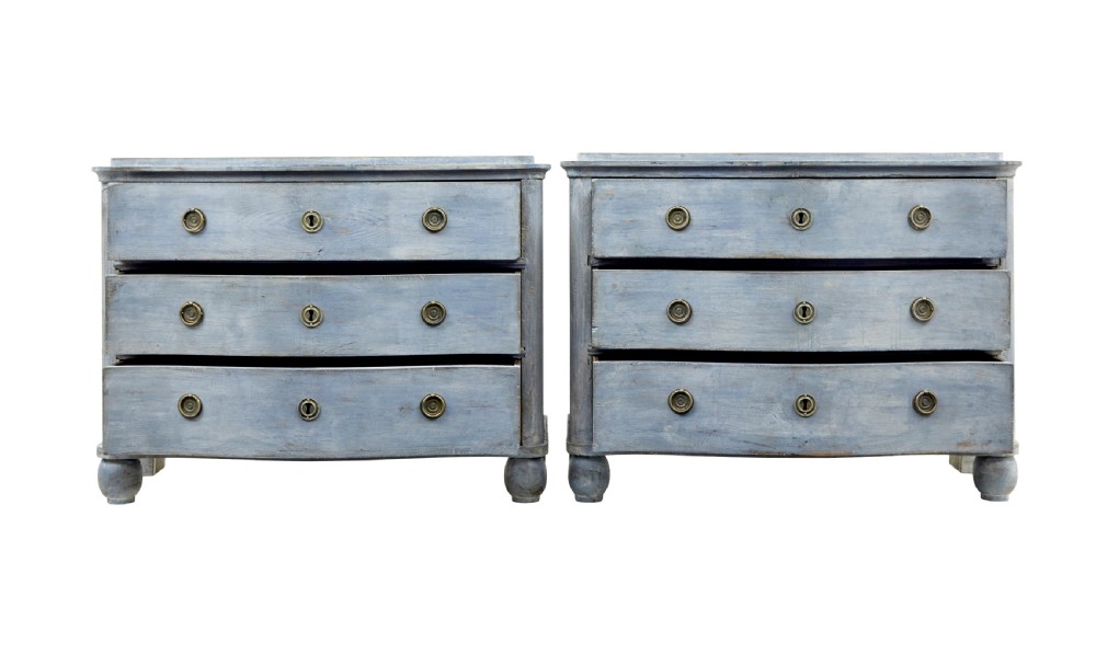 SWEDISH PAIR OF 19TH CENTURY PAINTED SERPENTINE SHAPED CHEST OF DRAWERS View II