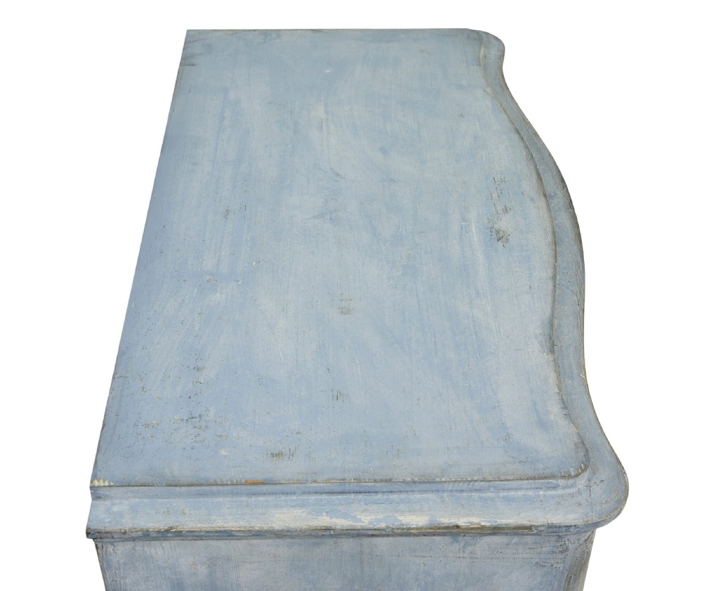 SWEDISH PAIR OF 19TH CENTURY PAINTED SERPENTINE SHAPED CHEST OF DRAWERS View VIII