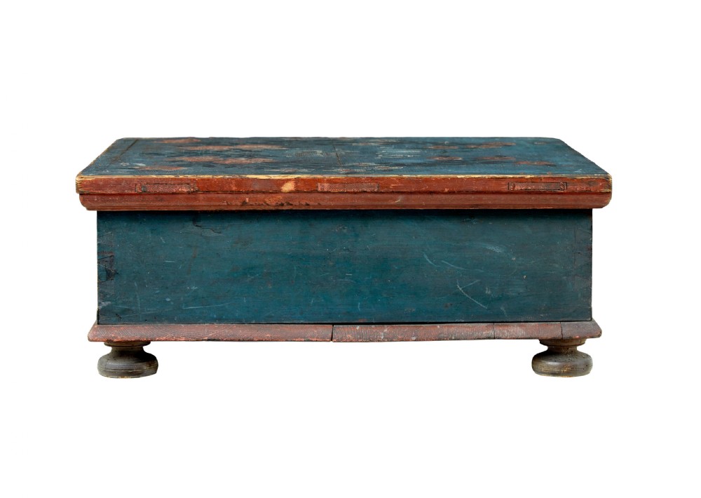 A 19th-century rectangular pine box painted teal blue with red floral motifs and small turned feet. View III