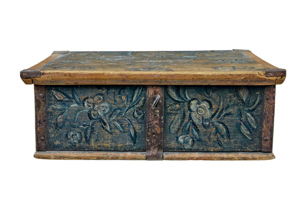 19TH CENTURY HAND PAINTED RUSTIC SWEDISH BOX
