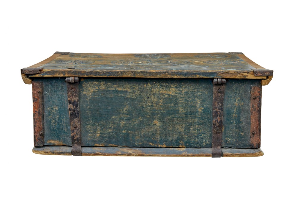 19TH CENTURY HAND PAINTED RUSTIC SWEDISH BOX View IV