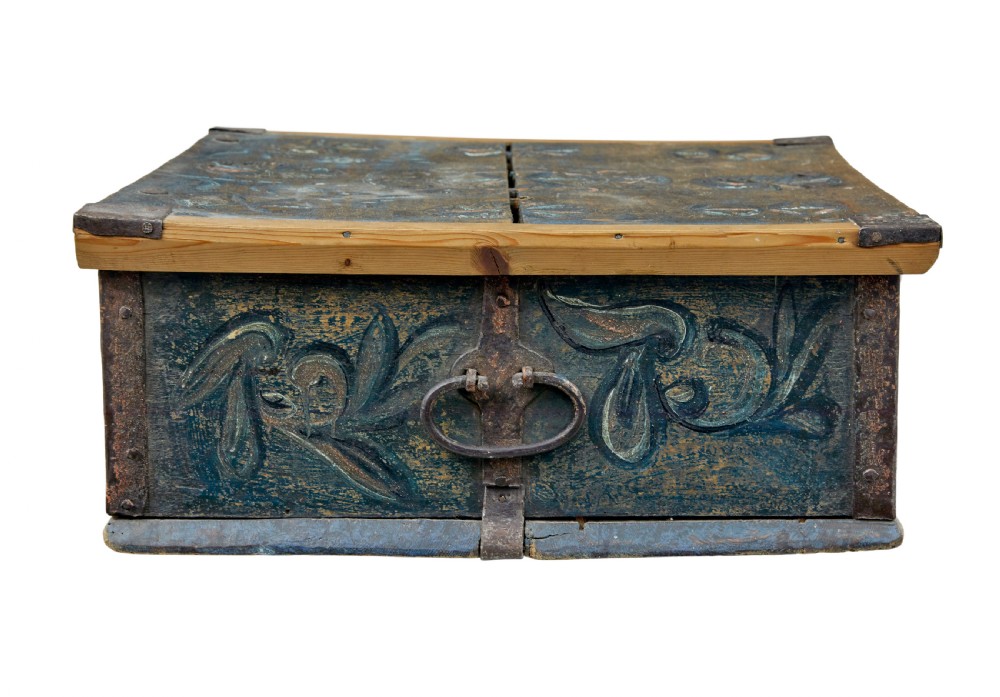 19TH CENTURY HAND PAINTED RUSTIC SWEDISH BOX View V