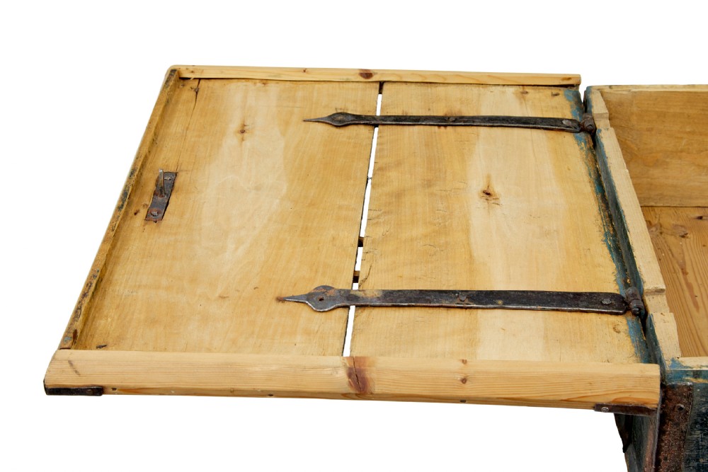 19TH CENTURY HAND PAINTED RUSTIC SWEDISH BOX View VII