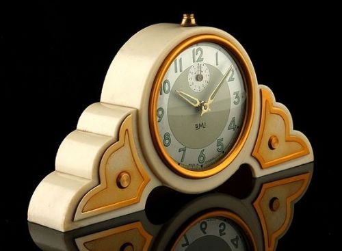 Art Deco Cream Bakelite Clock