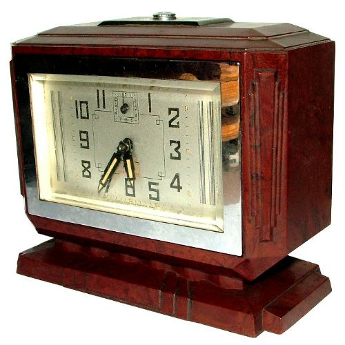 Stylish Art Deco Bakelite Clock