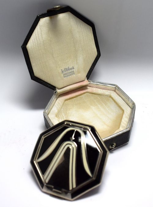 fig 1. Art Deco Richard Hudnut Le Debut 'Tulip' compact