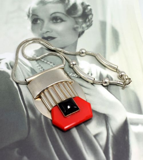 ART DECO MODERNIST GALALITH NECKLACE - ADDITIONAL PHOTO 4