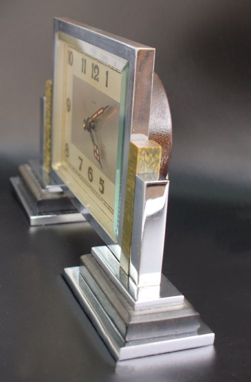 fig 1. Art Deco 1930's 8 Day Mantle Clock, Chrome & Bakelite