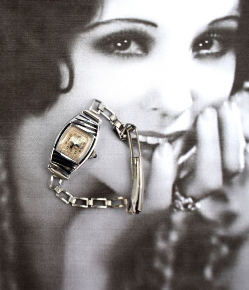 fig 1. Art Deco Original Ladies Manual Wrist Watch by Didsheim, c1930
