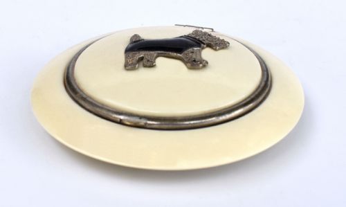 fig 1. Art Deco Bakelite Scottie Dog Powder Compact, c1930