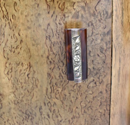 ART DECO PAIR OF MATCHING BEDSIDE CABINETS BURR ELM C1930 - ADDITIONAL PHOTO 4