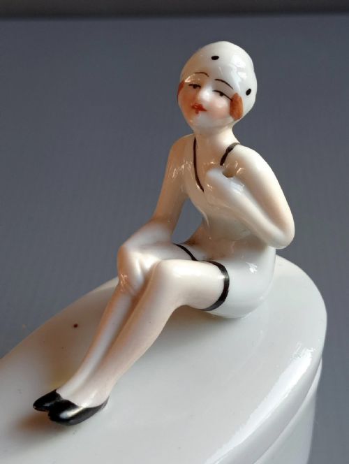 ART DECO CERAMIC BATHING BELLE TRINKET POWDER BOX C1930 - ADDITIONAL PHOTO 2