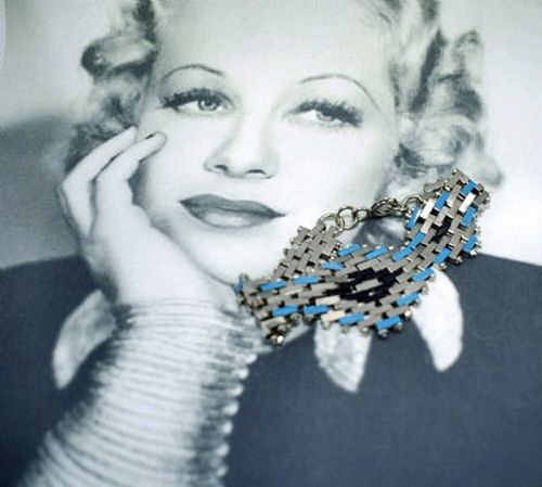 fig 1. An Art Deco chrome brickwork link bracelet featuring geometric blue and black enamel details expanding into a central diamond motif.