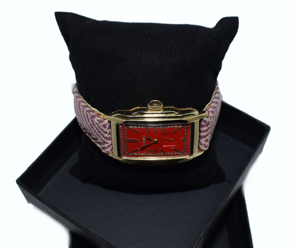 Art Deco 14K Gold Cherry Red Gents Wristwatch By Elgin, Newly Serviced. View VIII
