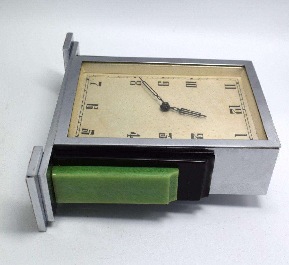 Art Deco English Mantle Clock In Chrome And Phenolic Bakelite View VII