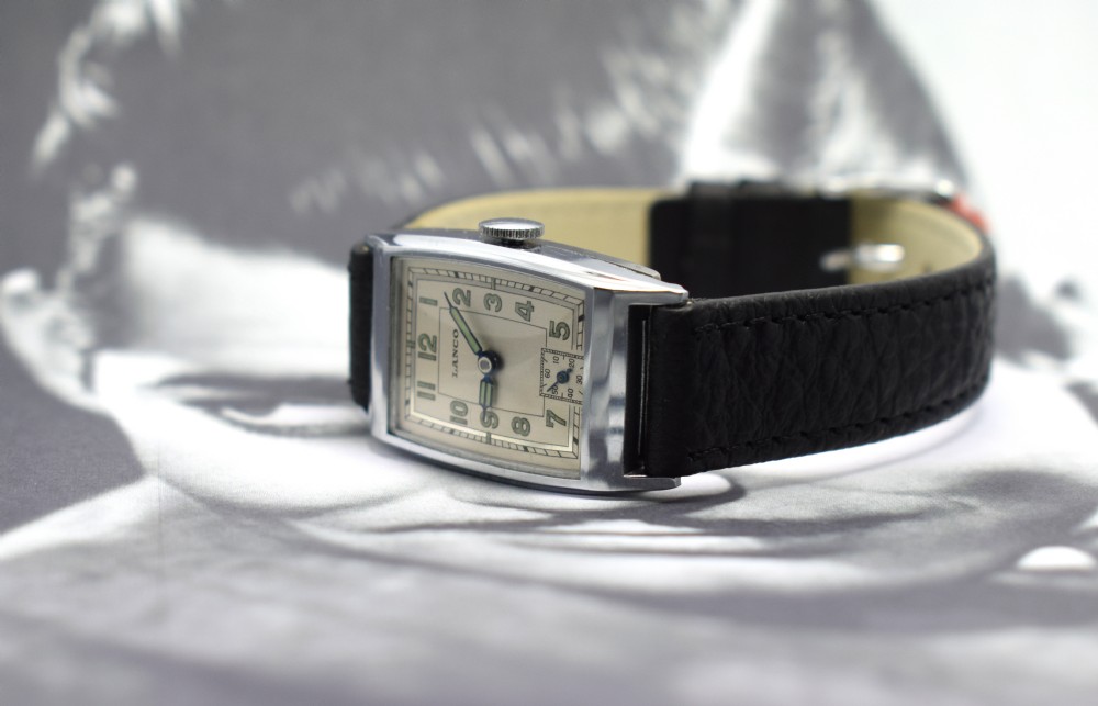 Rare Art Deco Swiss Tank Gentlemans Wrist Watch, Circa 1930 View III