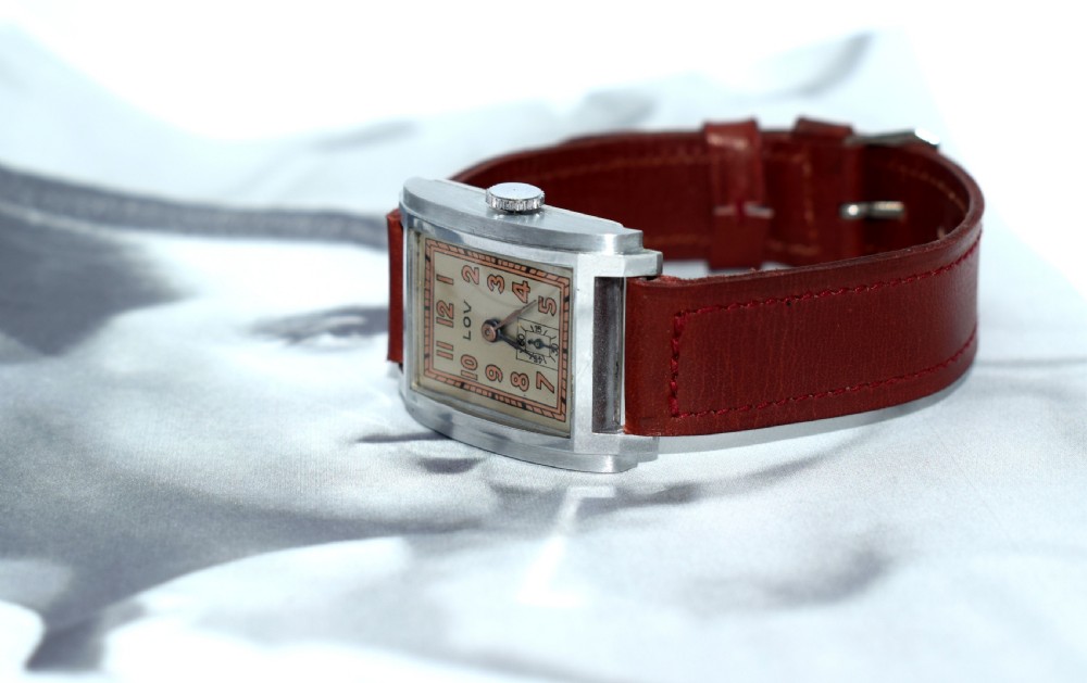 Superb Art Deco Gents Wrist Watch By Lov View IX
