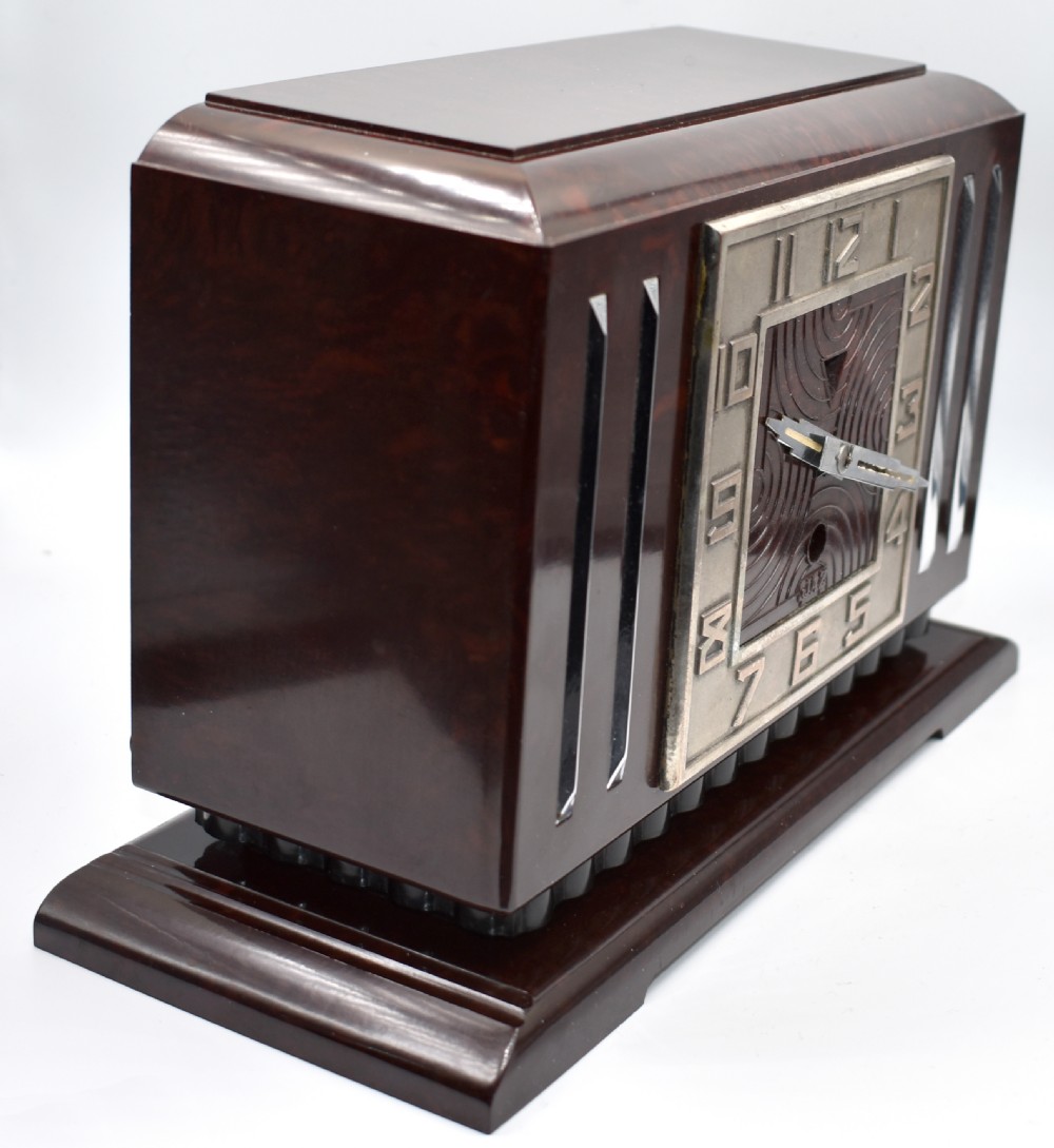 1930's Art Deco French Bakelite Mantle Clock by Jaz View II