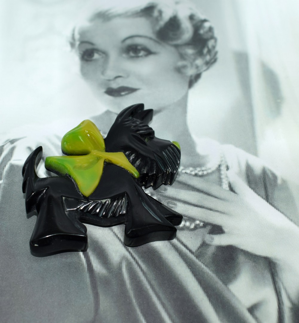 Large Art Deco 1930's Novelty Phenolic Bakelite Scottie Dog Brooch