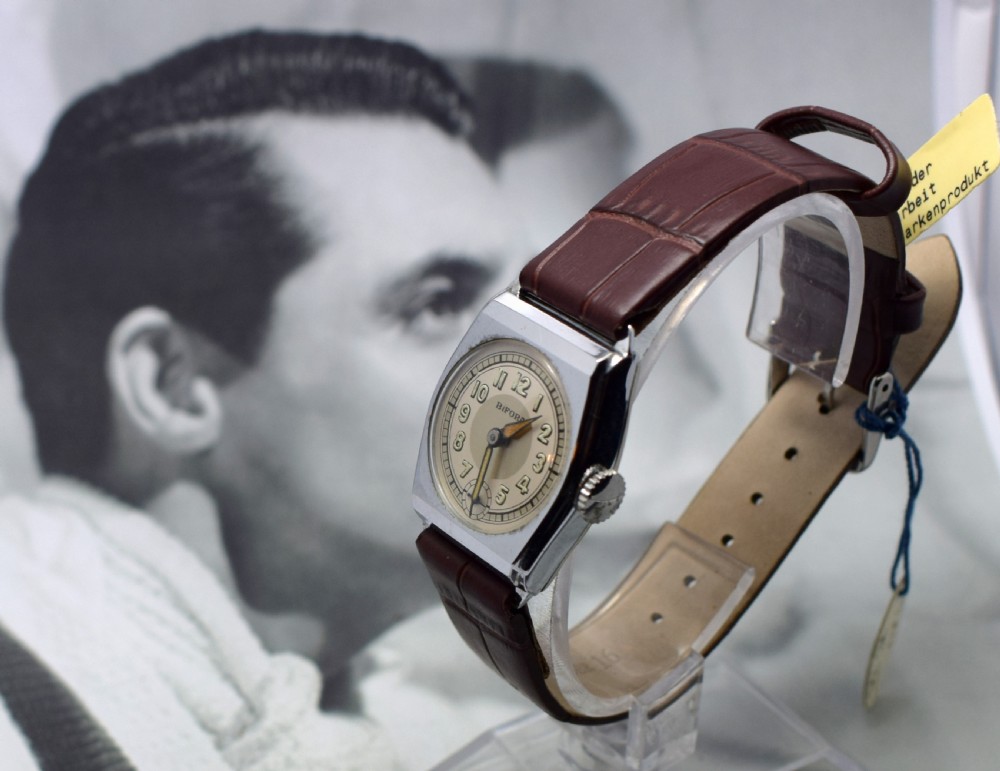 Art Deco Gents Wristwatch Old Stock, Never Worn, Newly Serviced, 1930 View II