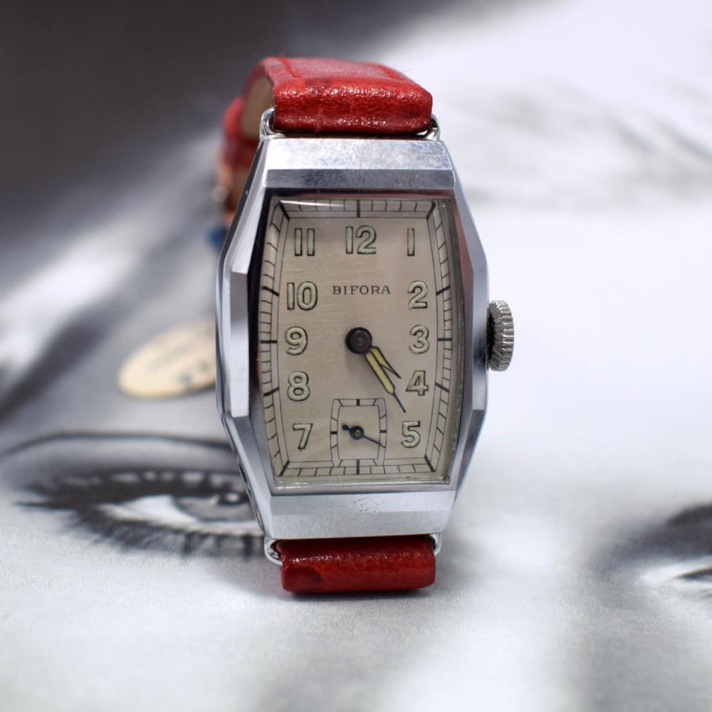 Art Deco Ladies Chrome Wristwatch Old Stock, Never Worn, Newly Serviced, 1930 View VI