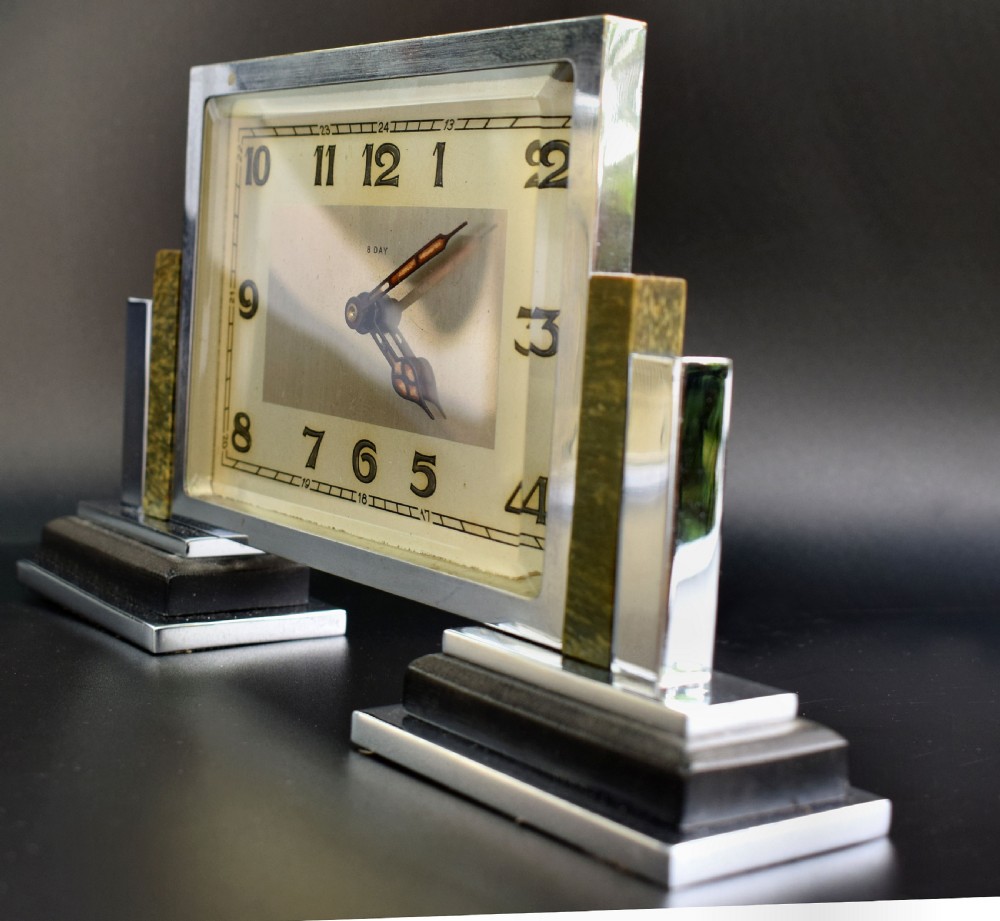 Art Deco 1930's 8 Day Mantle Clock, Chrome & Bakelite View III