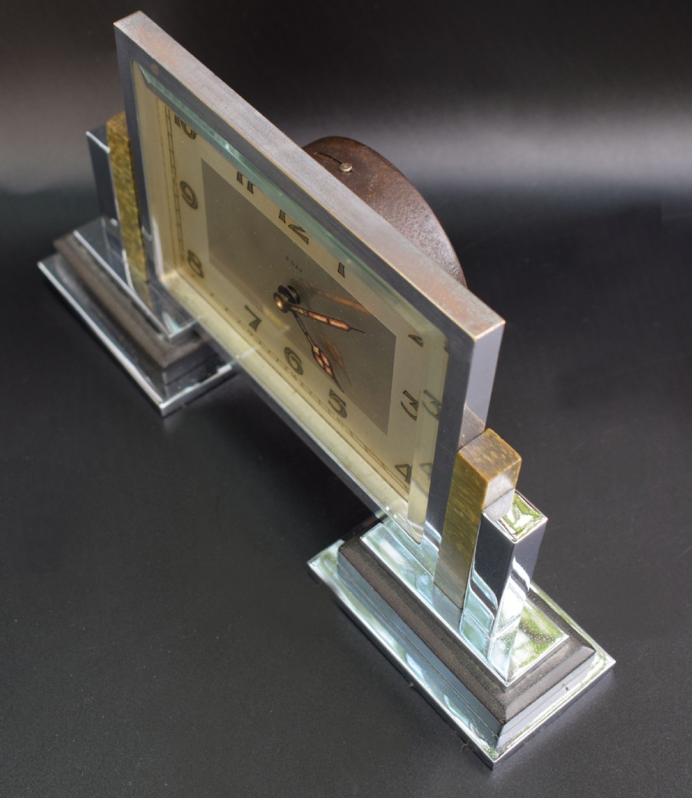 Art Deco 1930's 8 Day Mantle Clock, Chrome & Bakelite View IV